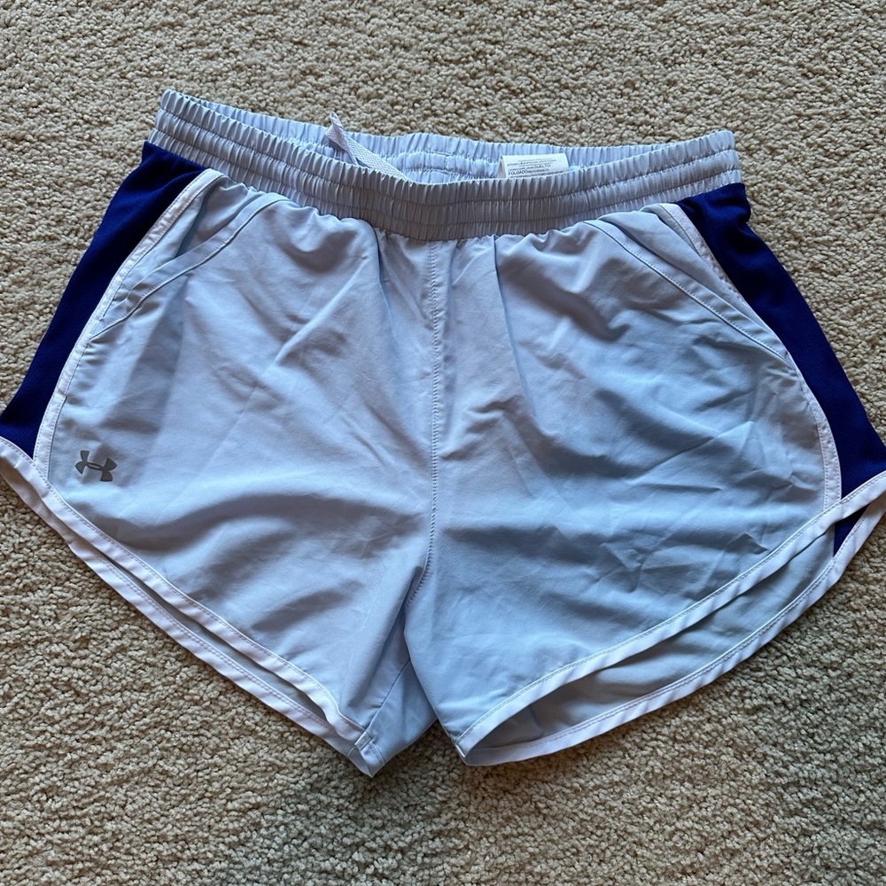 Under Armour Athletic Shorts with pockets!!